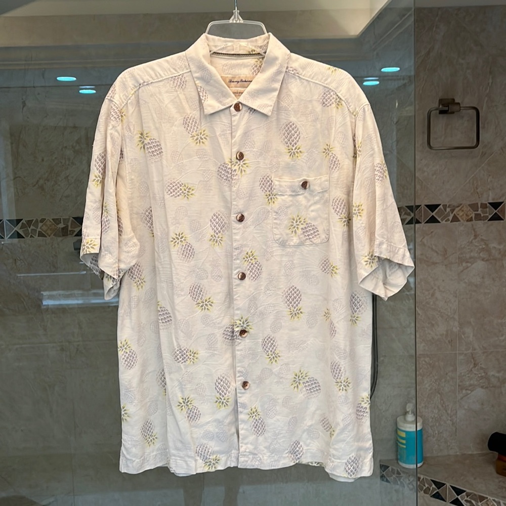 Tommy Bahama pineapple pattern, shirt size large 100% silk excellent condition